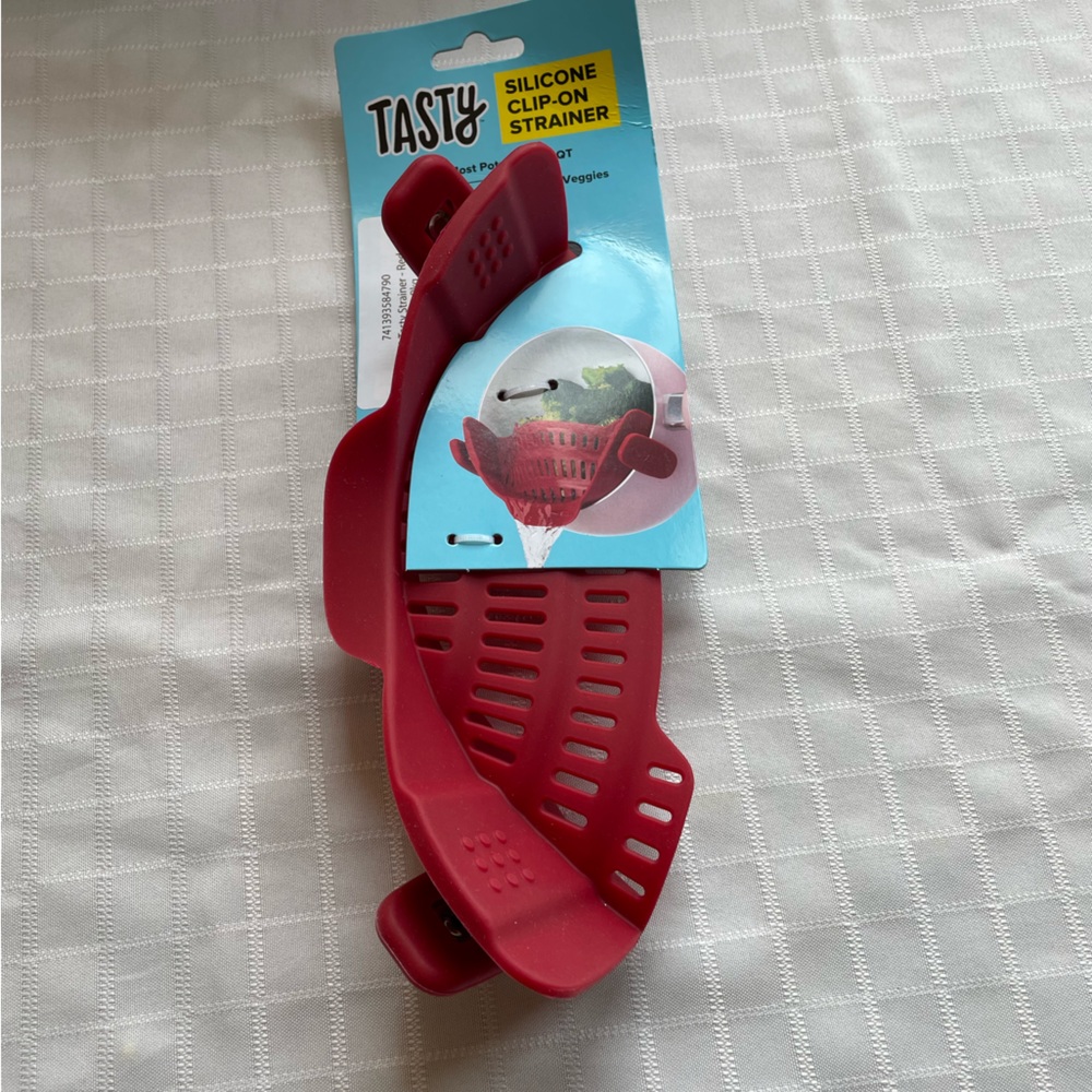 Clip on strainer